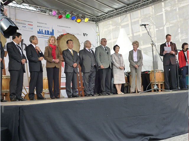 2011年11月5日 フランクフルトの横浜パートナー都市発足に伴う記念すべきＪＡＰＡＮウィークの開会式に登壇